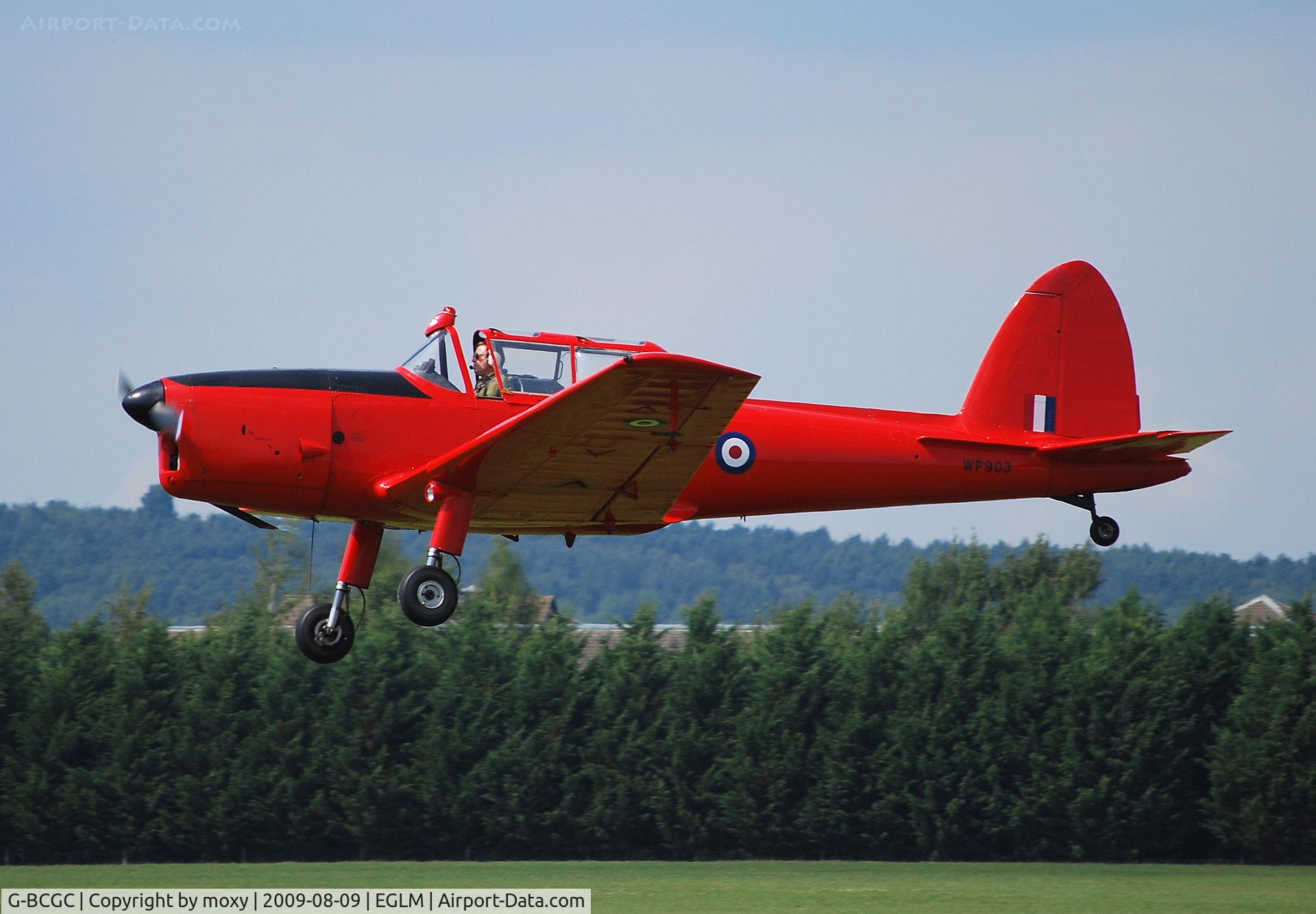 G-BCGC, 1952 De Havilland DHC-1 Chipmunk T.10 C/N C1/0776, Chipmunk barnstorming at White Waltham