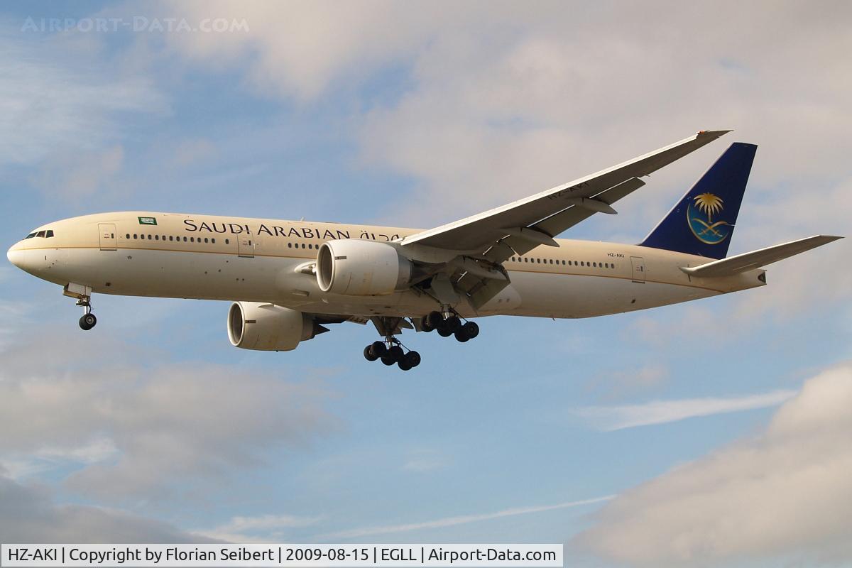 HZ-AKI, 1998 Boeing 777-268/ER C/N 28352, Short final rwy 27R