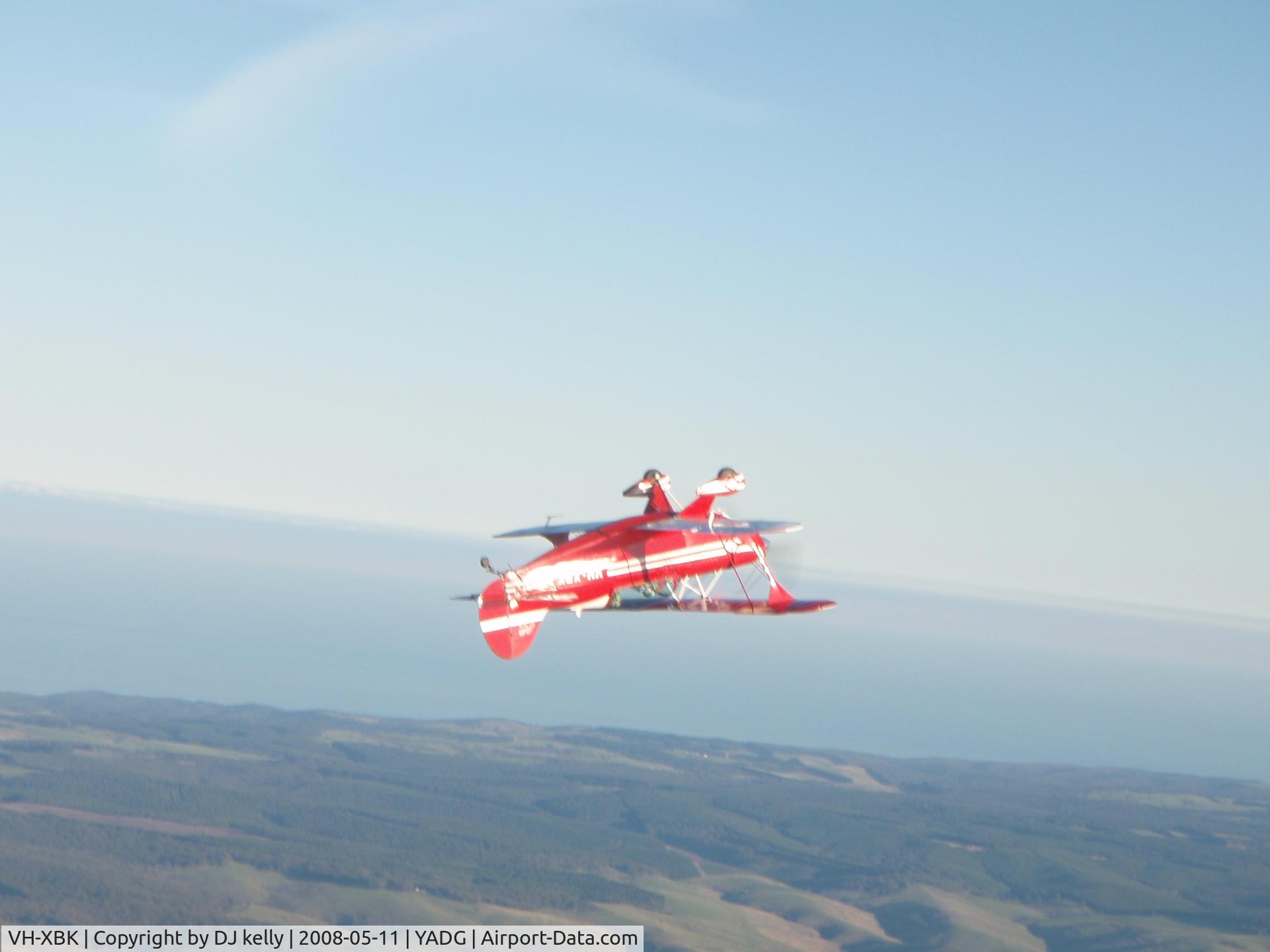 VH-XBK, 1975 Pitts S-2A Special C/N 2109, Inverted