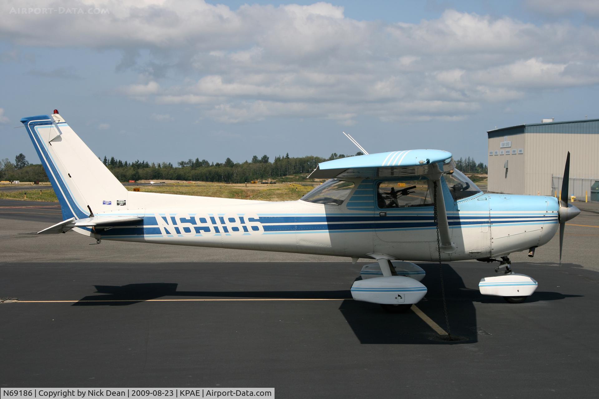 N69186, 1978 Cessna 152 C/N 15282536, KPAE