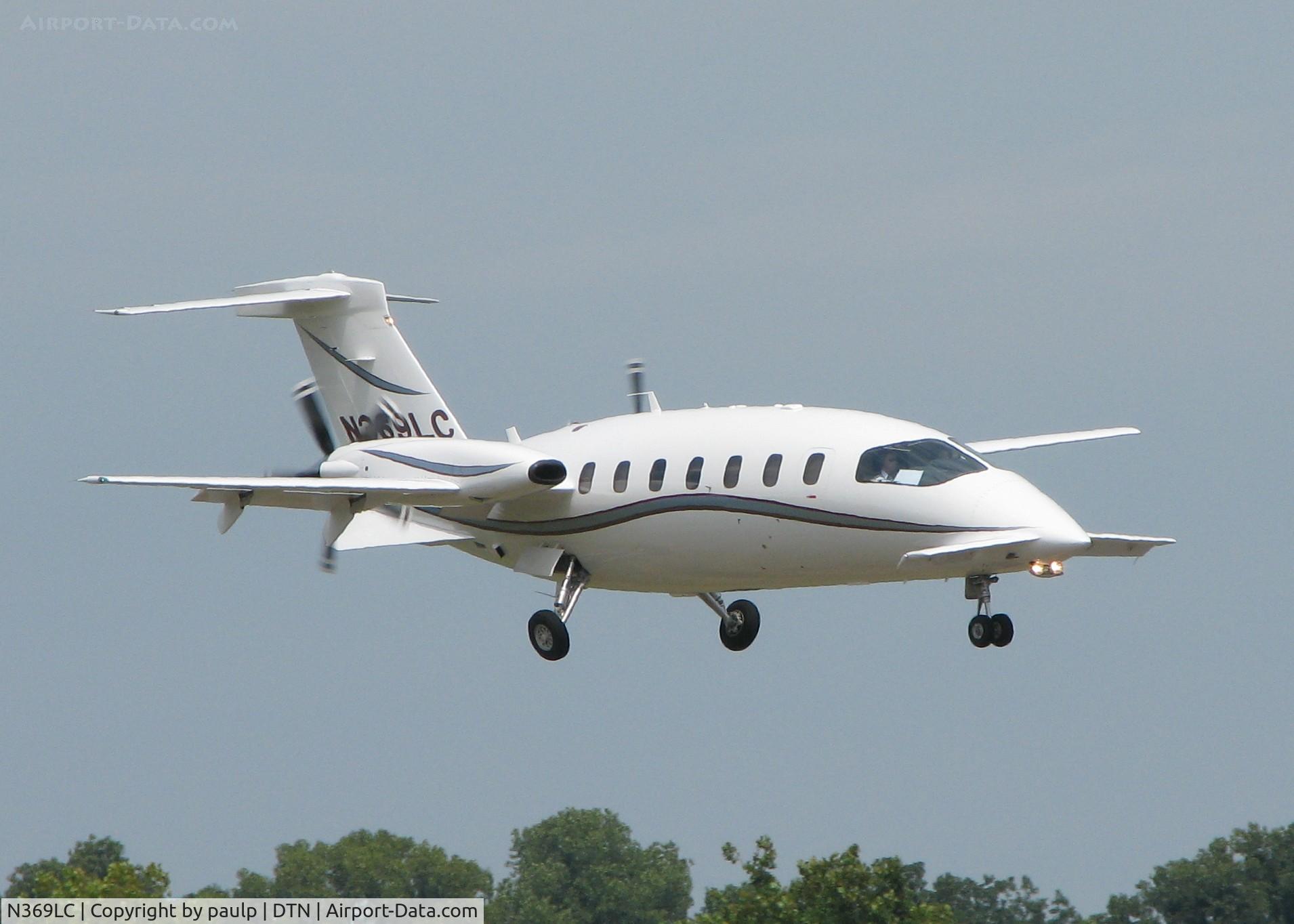 N369LC, 2008 Piaggio P-180 C/N 1154, Landing on runway 14 at the Shreveport Downtown airport.