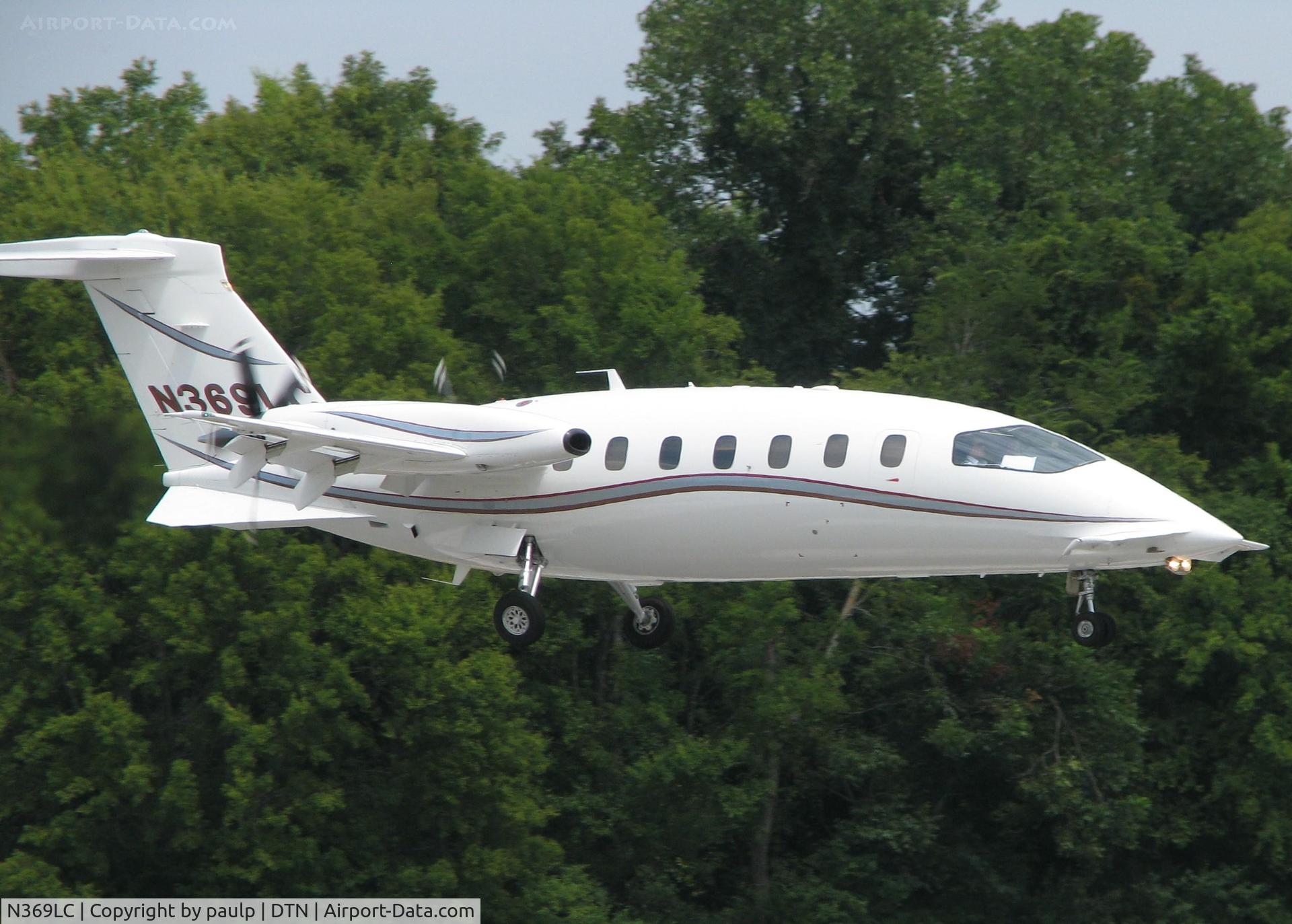 N369LC, 2008 Piaggio P-180 C/N 1154, Landing on 14 at Downtown Shreveport.