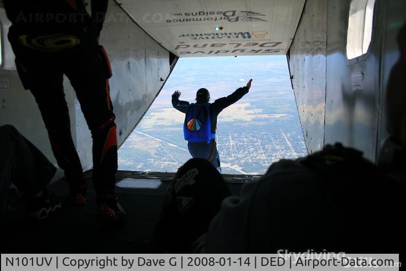 N101UV, 1968 Short SC-7 Skyvan 3 C/N SH.1842, A skydiver exits the SuperVan over Deland, FL