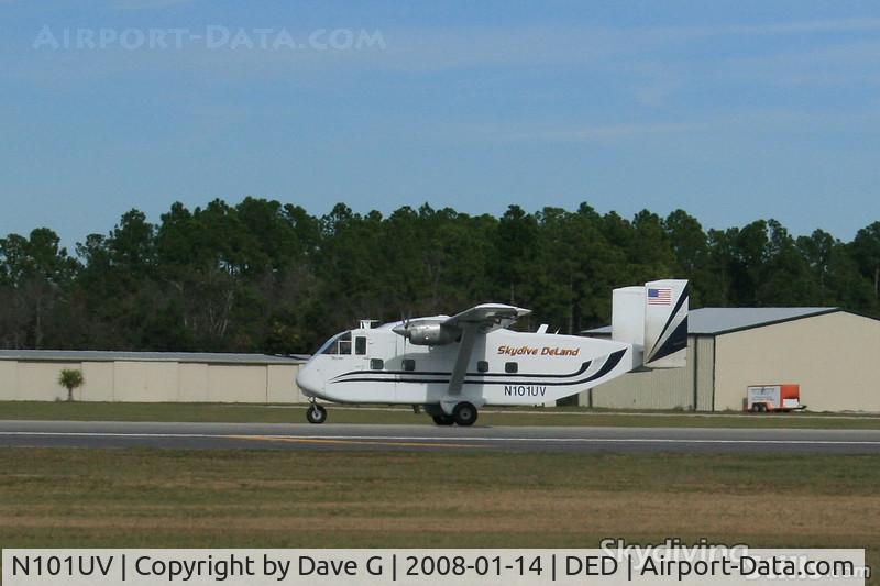 N101UV, 1968 Short SC-7 Skyvan 3 C/N SH.1842, N101UV rolling down the runway at Deland, FL