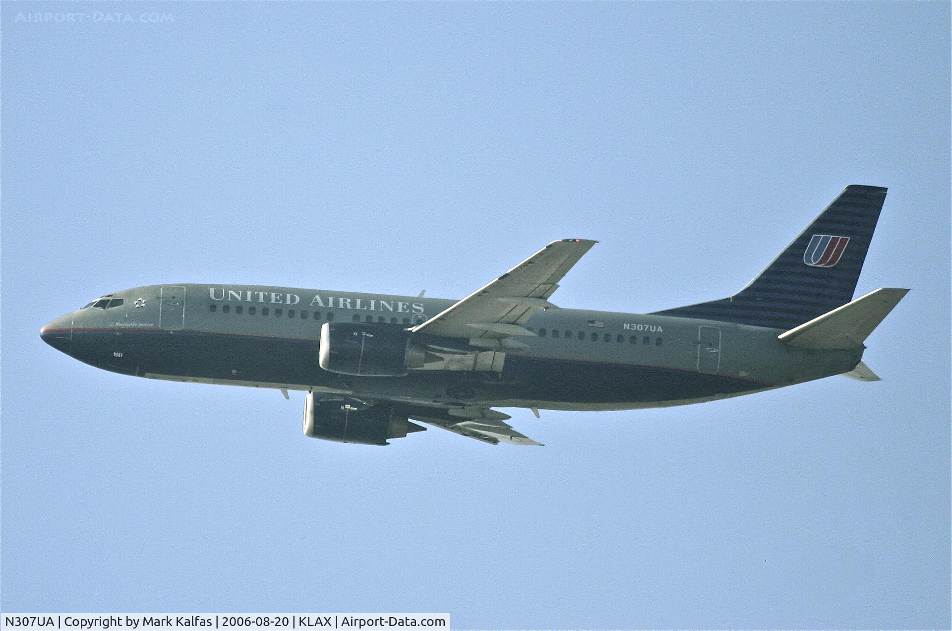N307UA, 1987 Boeing 737-322 C/N 23668, United Airlines Boeing 737-322, N307UA 25R departure KLAX