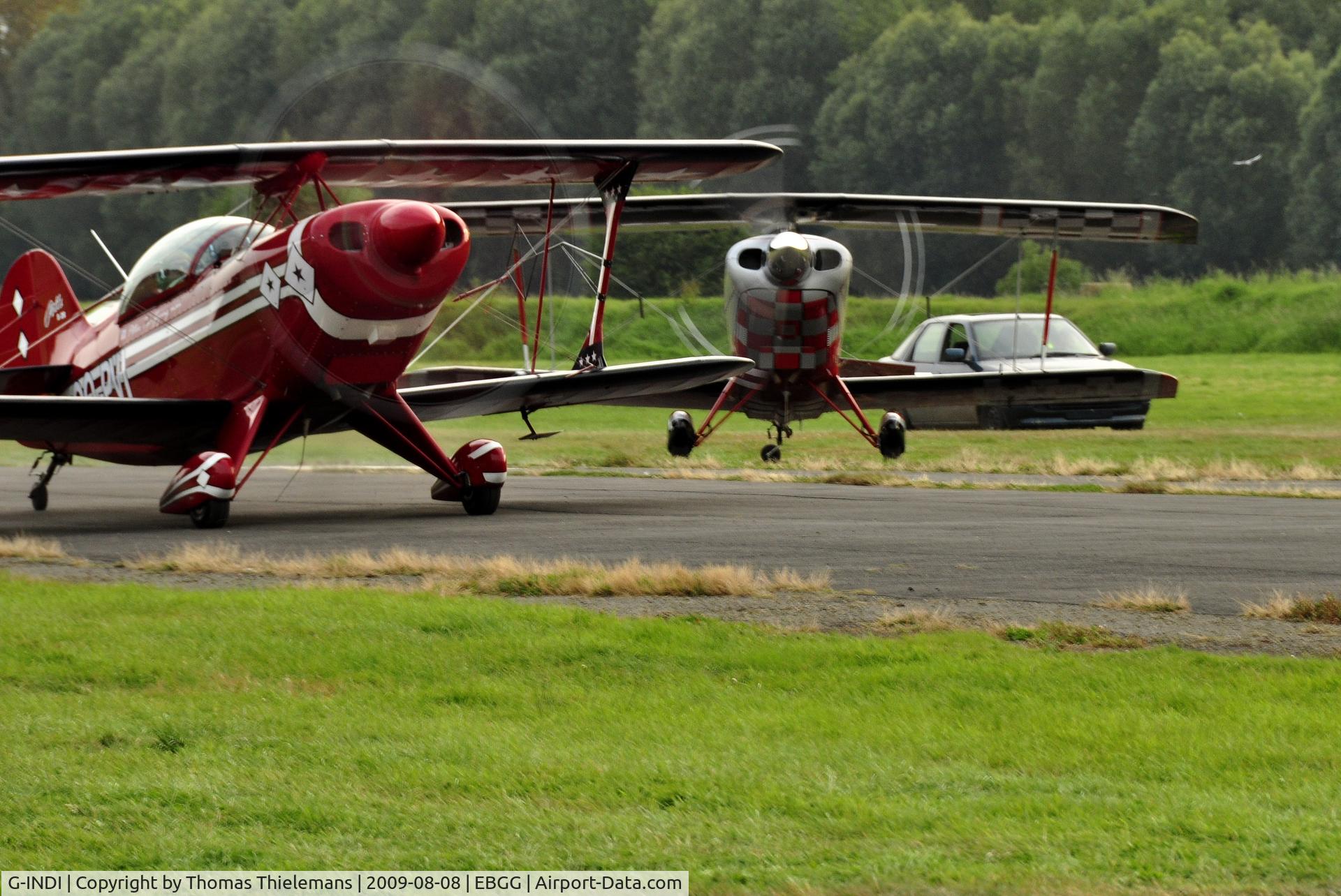 G-INDI, 2008 Aviat Pitts S-2C Special C/N 6084, Opendeur VZP 2009 . Line up behind OO-PVI