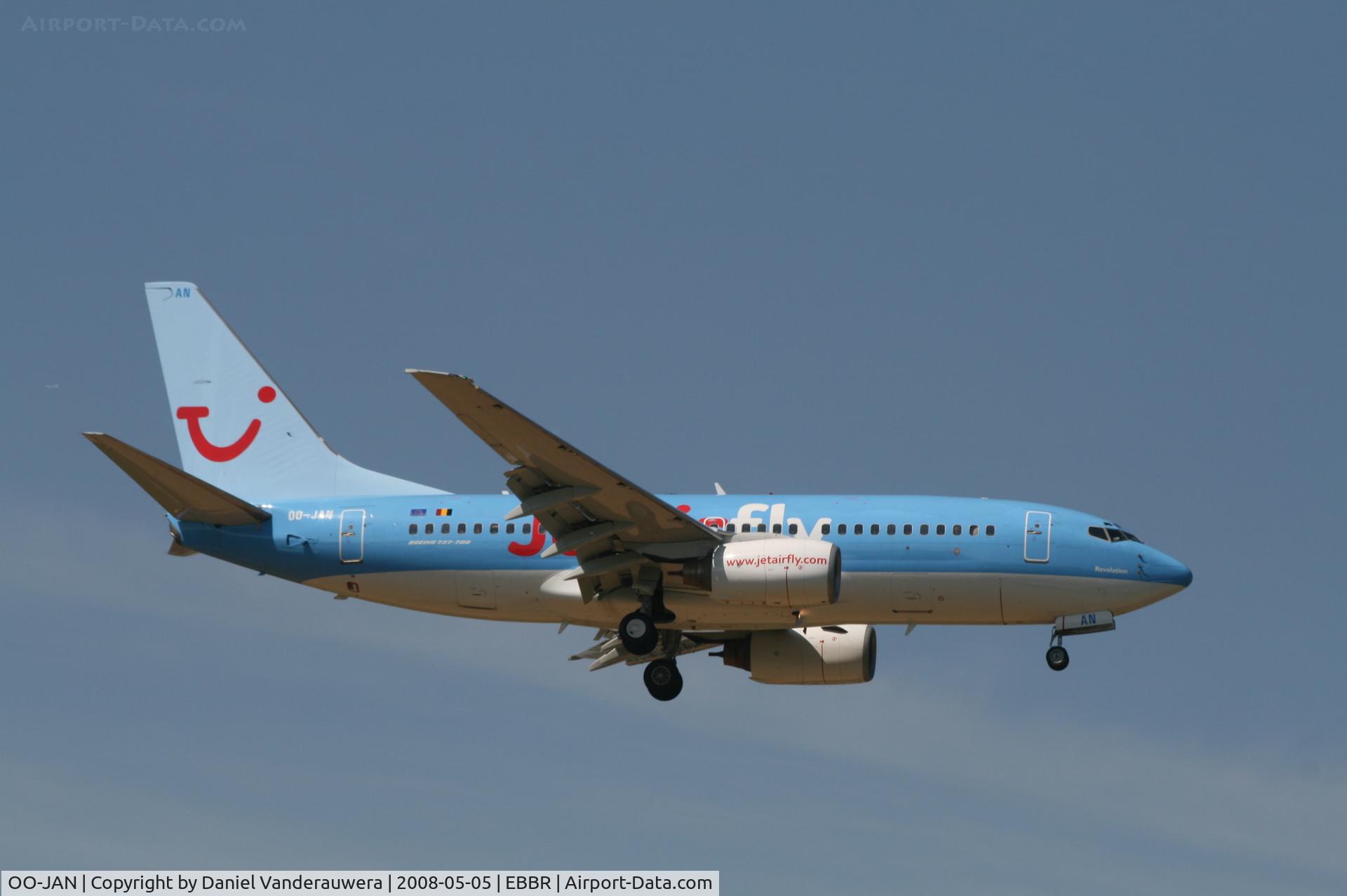 OO-JAN, 1999 Boeing 737-76N C/N 28609, flight JAF1094 is descending to rwy 02