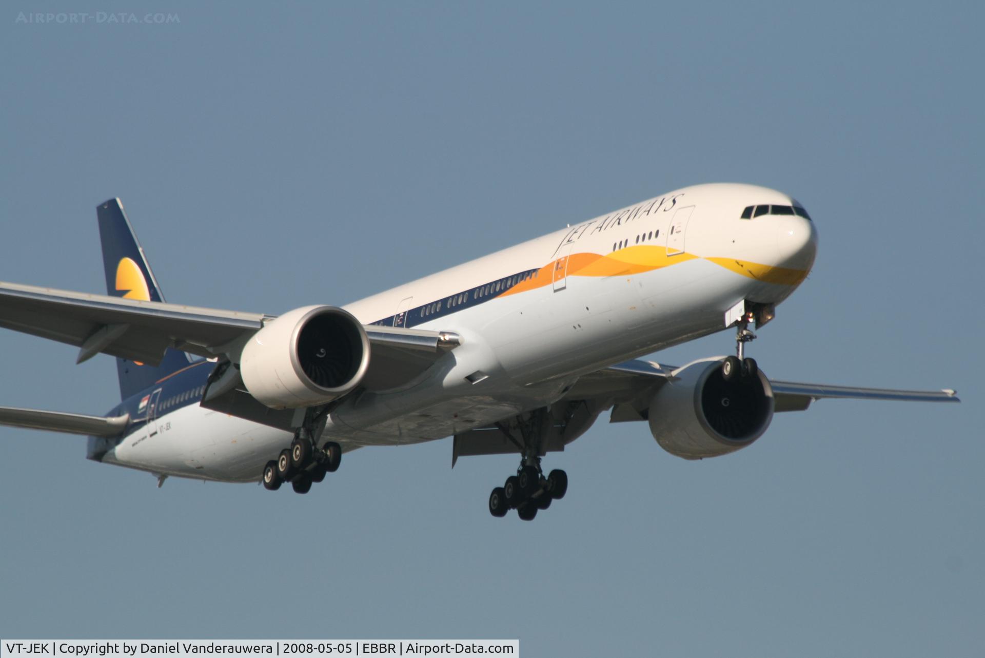 VT-JEK, 2008 Boeing 777-35R C/N 35165/696, arrival of flight 9W229 to rwy 02