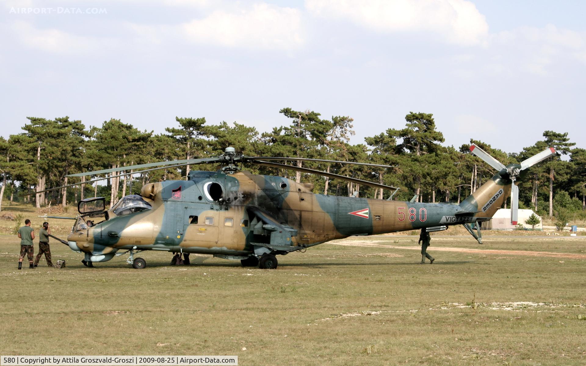 580, 1985 Mil Mi-24D Hind D C/N K220580, Veszprém-Ujmajor temporary army helicopter base