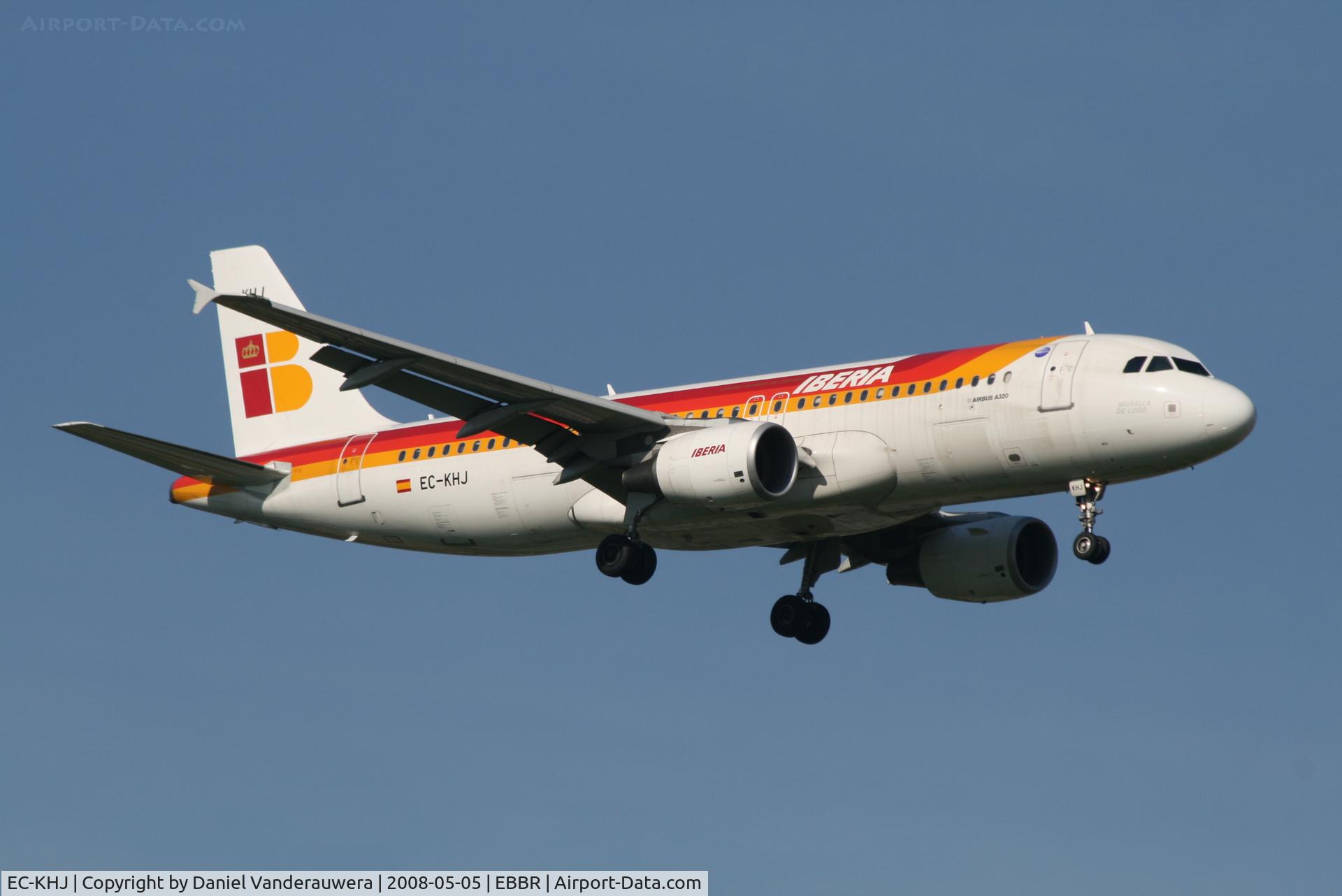 EC-KHJ, 2004 Airbus A320-214 C/N 2347, arrival of flight IB3216 to rwy 02