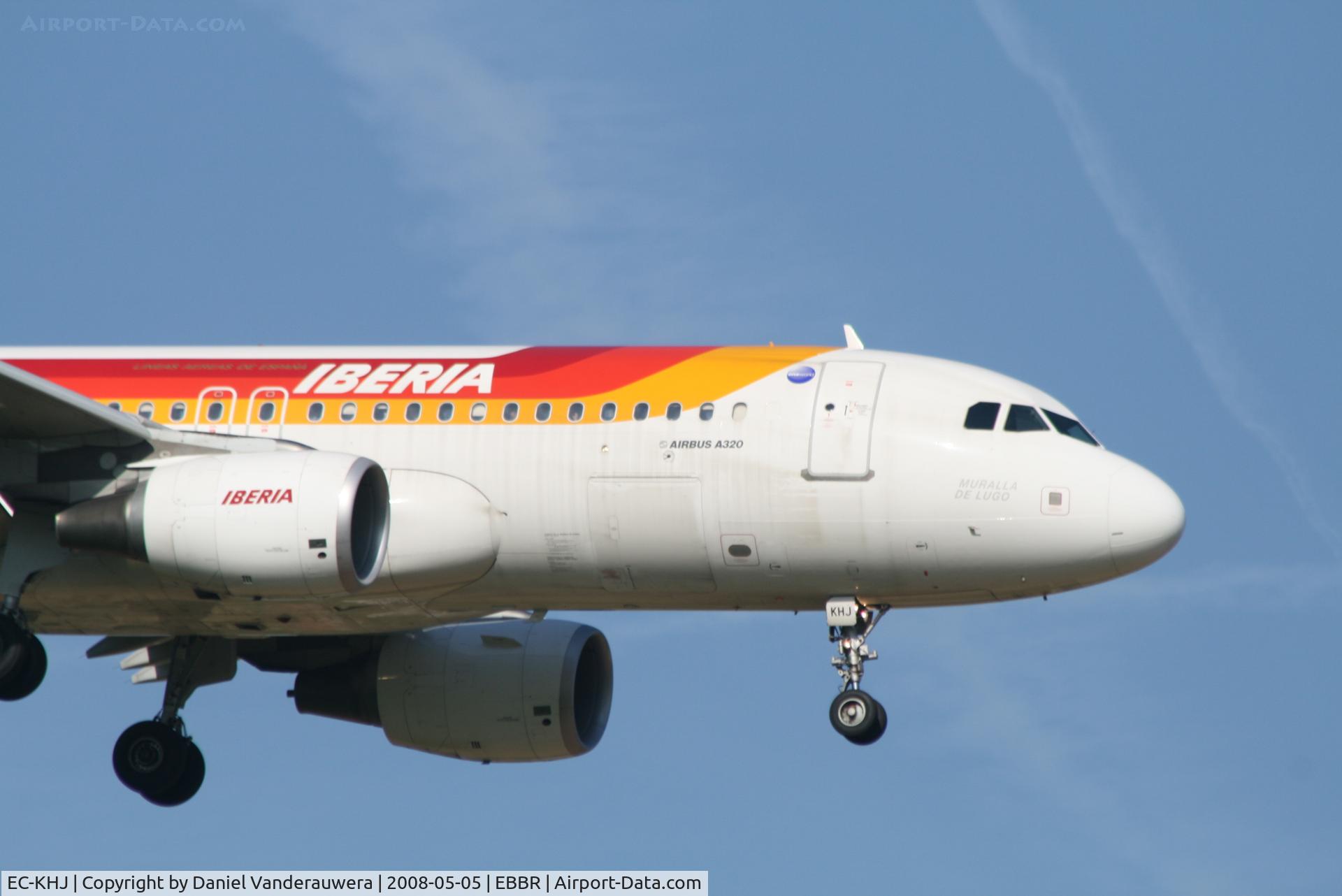 EC-KHJ, 2004 Airbus A320-214 C/N 2347, flight IB3216 is descending to rwy 02