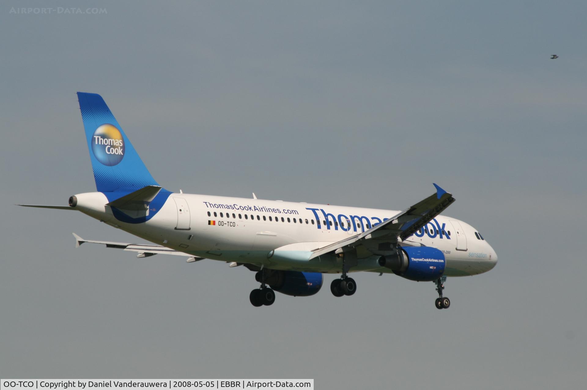 OO-TCO, 2000 Airbus A320-214 C/N 1306, descending to rwy 02