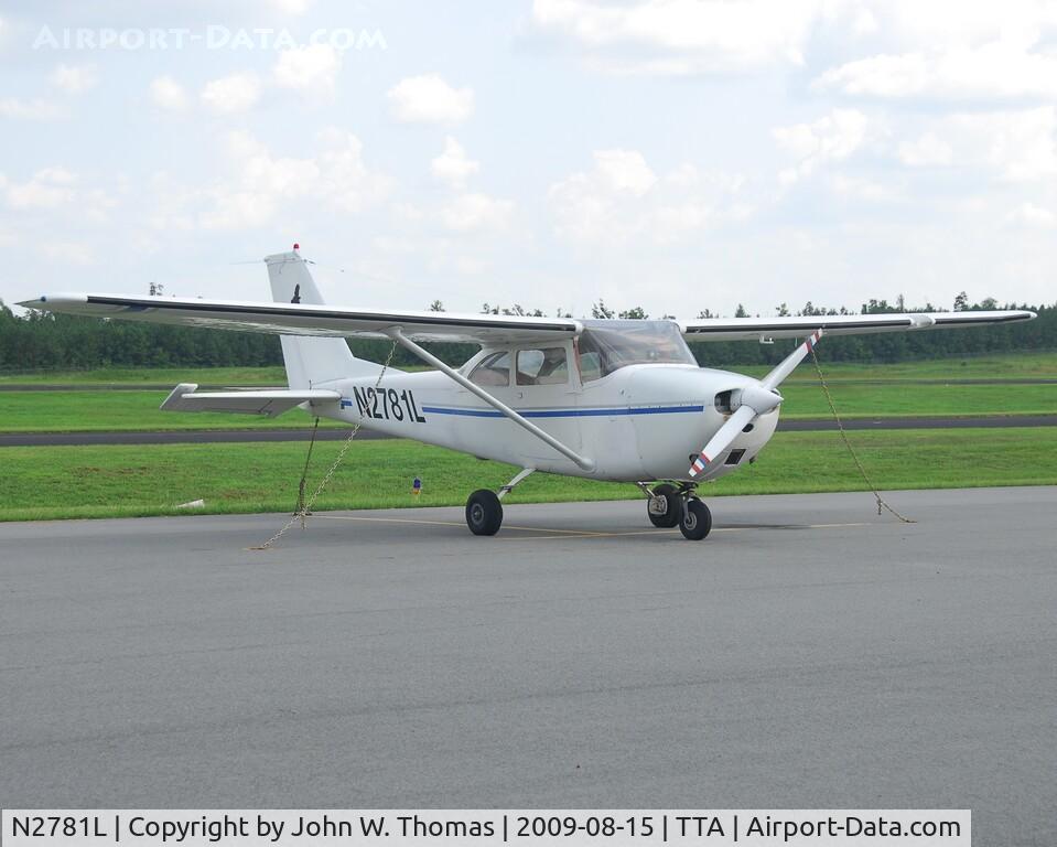 N2781L, 1967 Cessna 172H C/N 17255981, All tied up