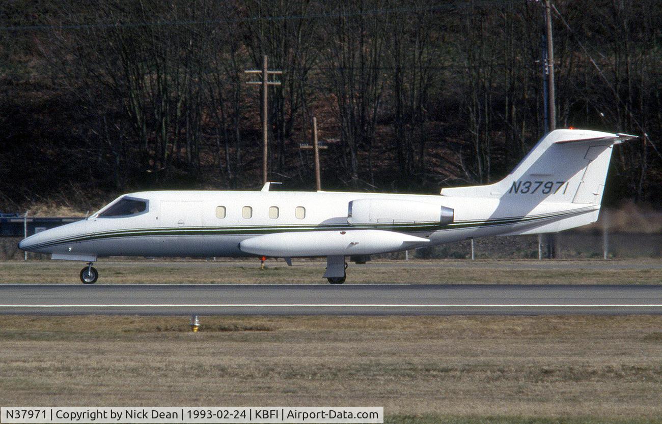 N37971, 1982 Gates Learjet 25D C/N 358, KBFI
