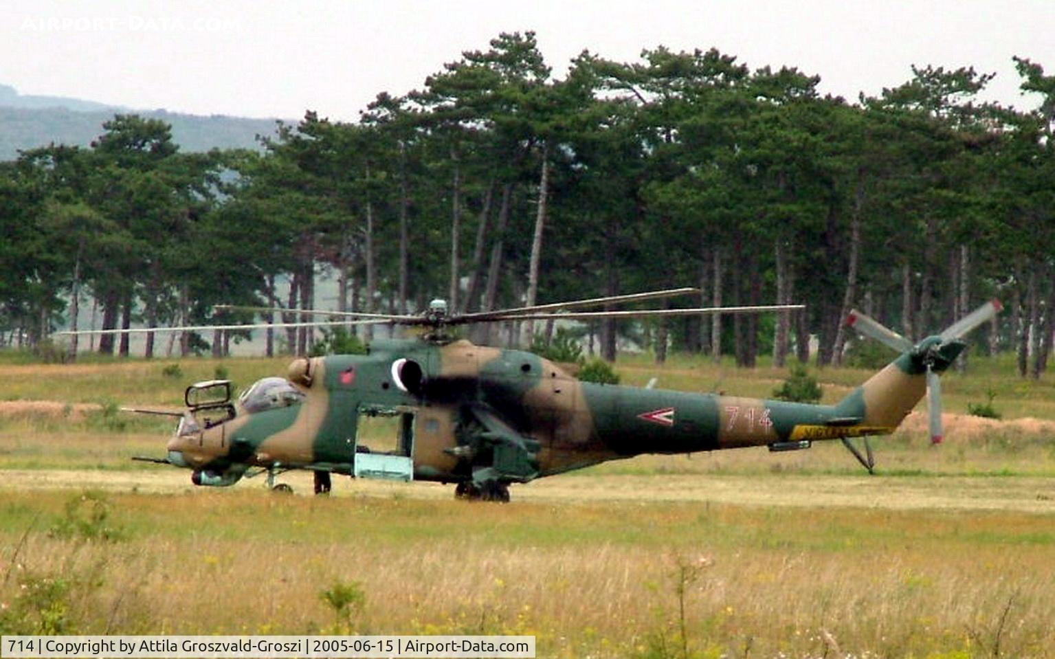 714, 1985 Mil Mi-24V Hind E C/N K220714, Veszprém-Ujmajor temporary army helicopter base. At this time yet his old, martial pattern