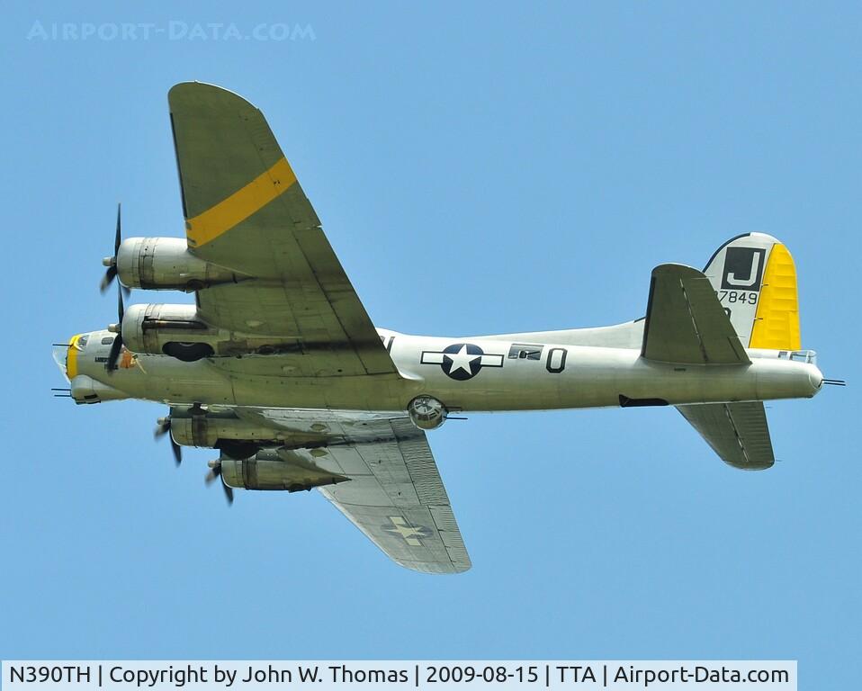 N390TH, 1944 Boeing B-17G Flying Fortress C/N Not found 44-85734, Overflying the runway
