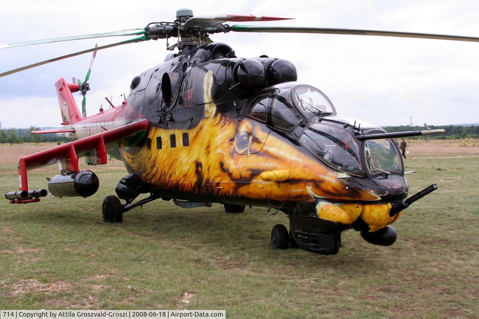 714, 1985 Mil Mi-24V Hind E C/N K220714, Veszprém-Ujmajor temporary army helicopter base. The new painting, the hind representational sample.