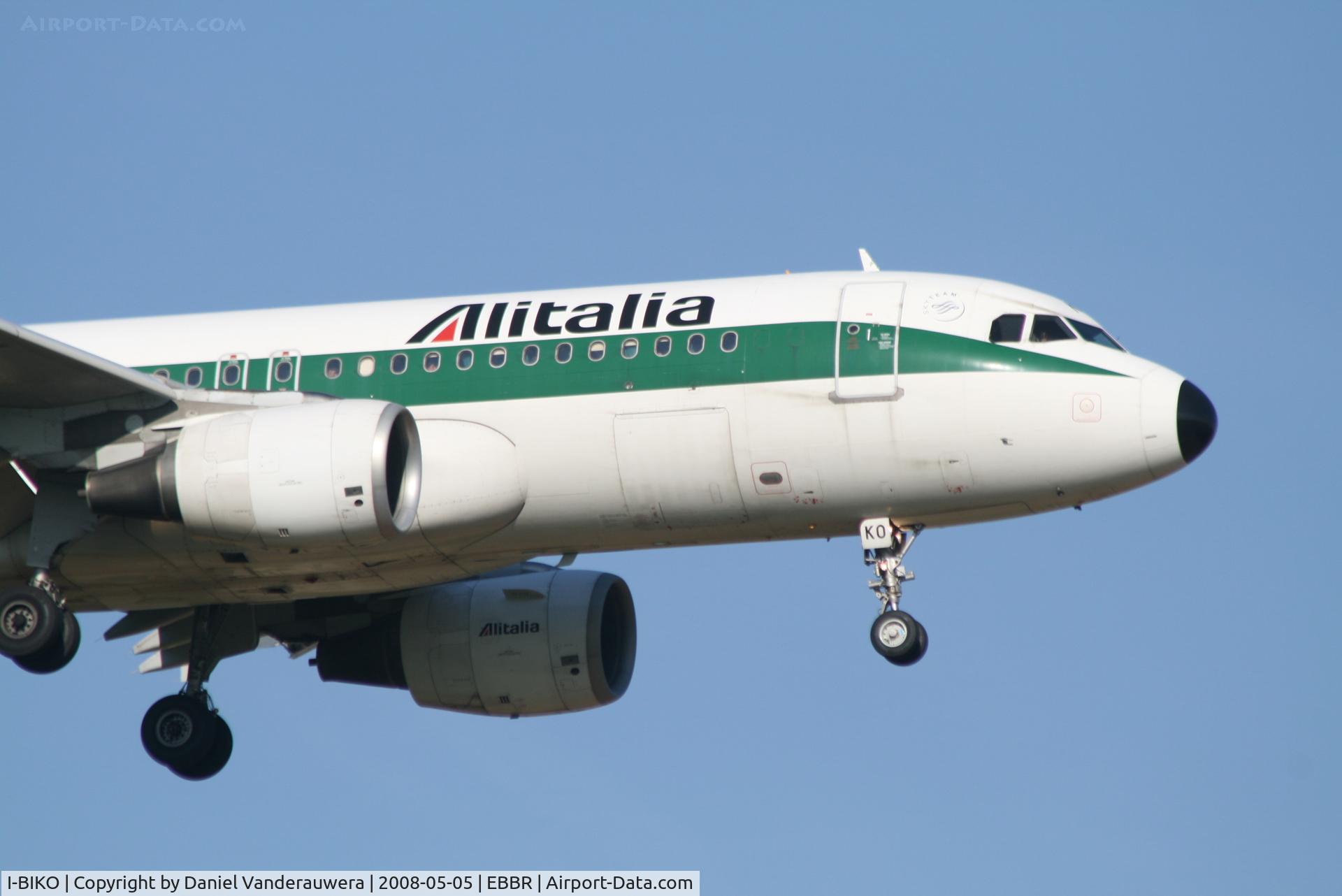 I-BIKO, 2000 Airbus A320-214 C/N 1168, flight AZ148 is descending to rwy 02