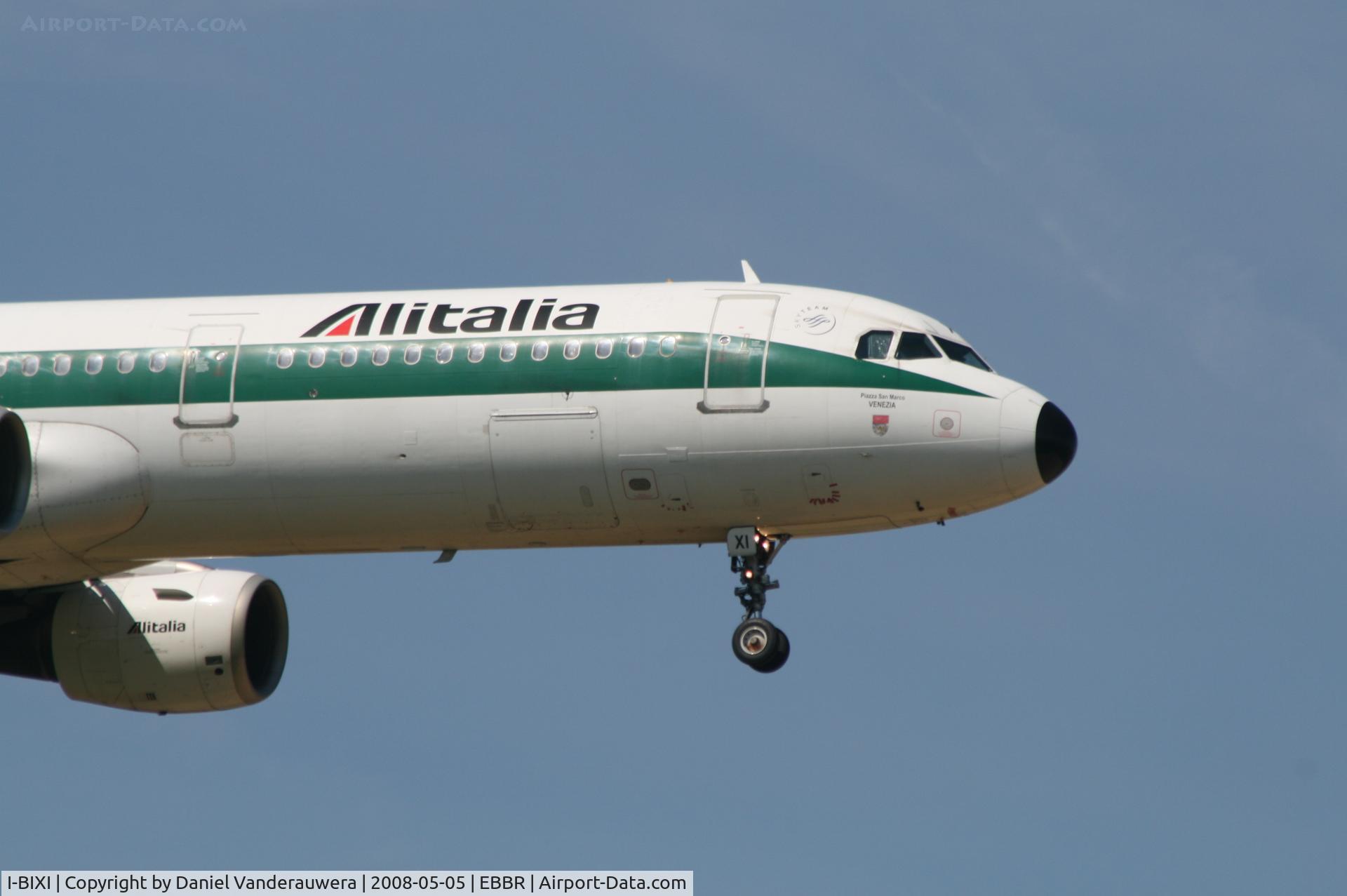 I-BIXI, 1994 Airbus A321-112 C/N 494, flight AZ156 is descending to rwy 02
