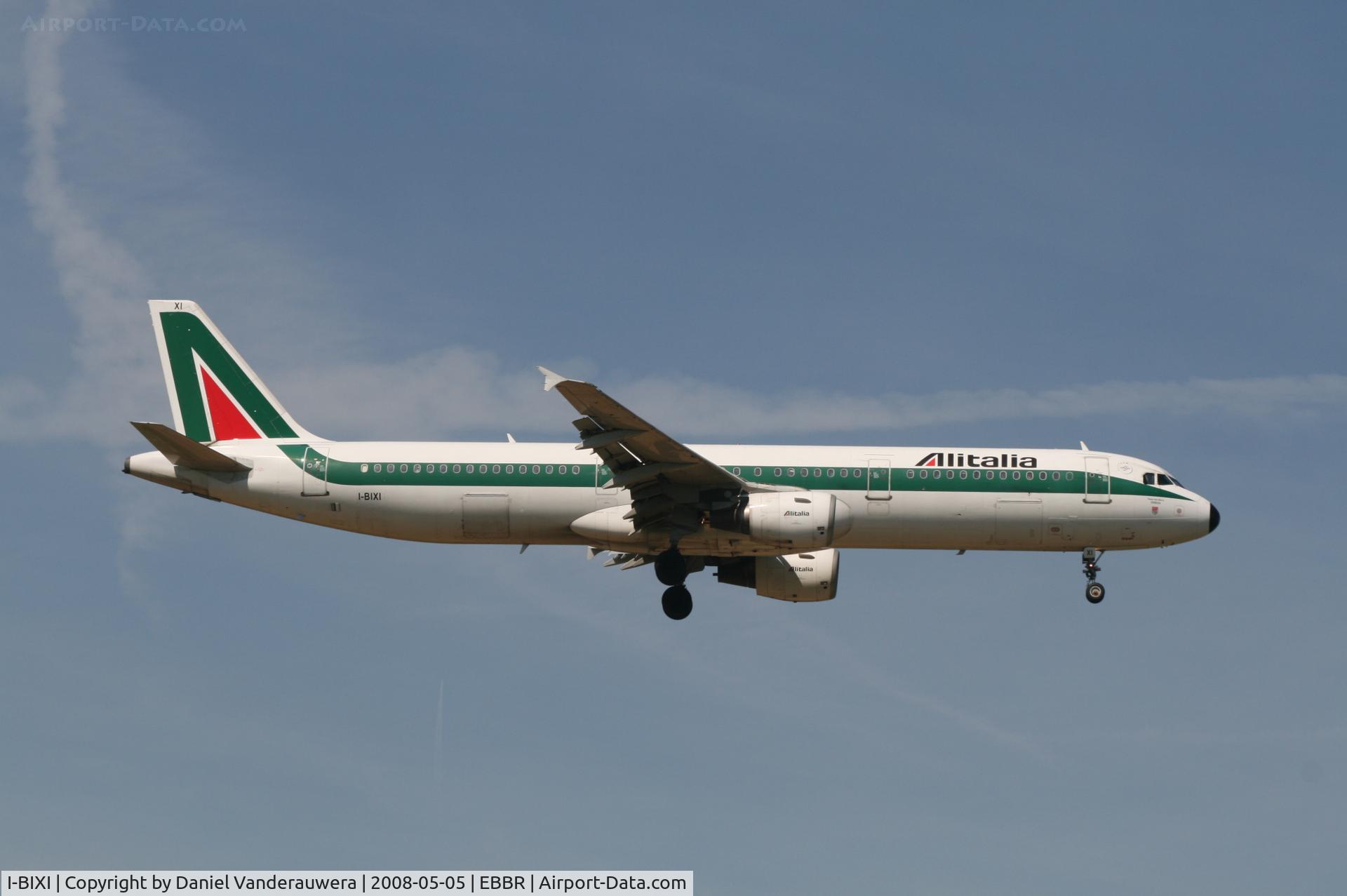 I-BIXI, 1994 Airbus A321-112 C/N 494, flight AZ156 is descending to rwy 02
