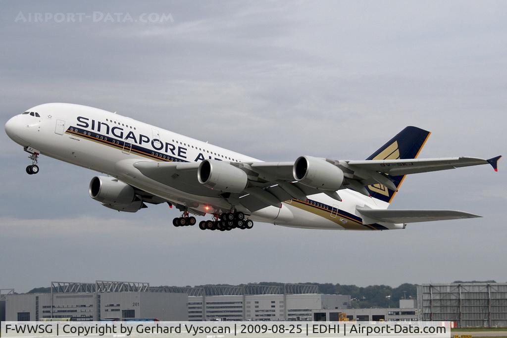 F-WWSG, 2007 Airbus A380-841 C/N 010, climbing for a testflight