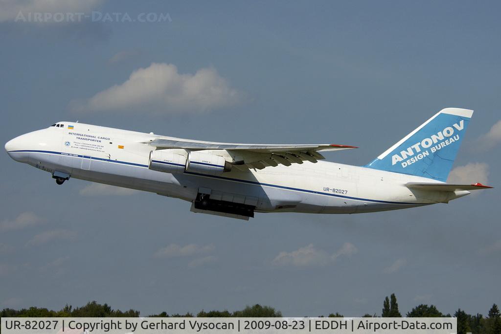 UR-82027, 1990 Antonov An-124-100 Ruslan C/N 19530502288, heavy takeoff