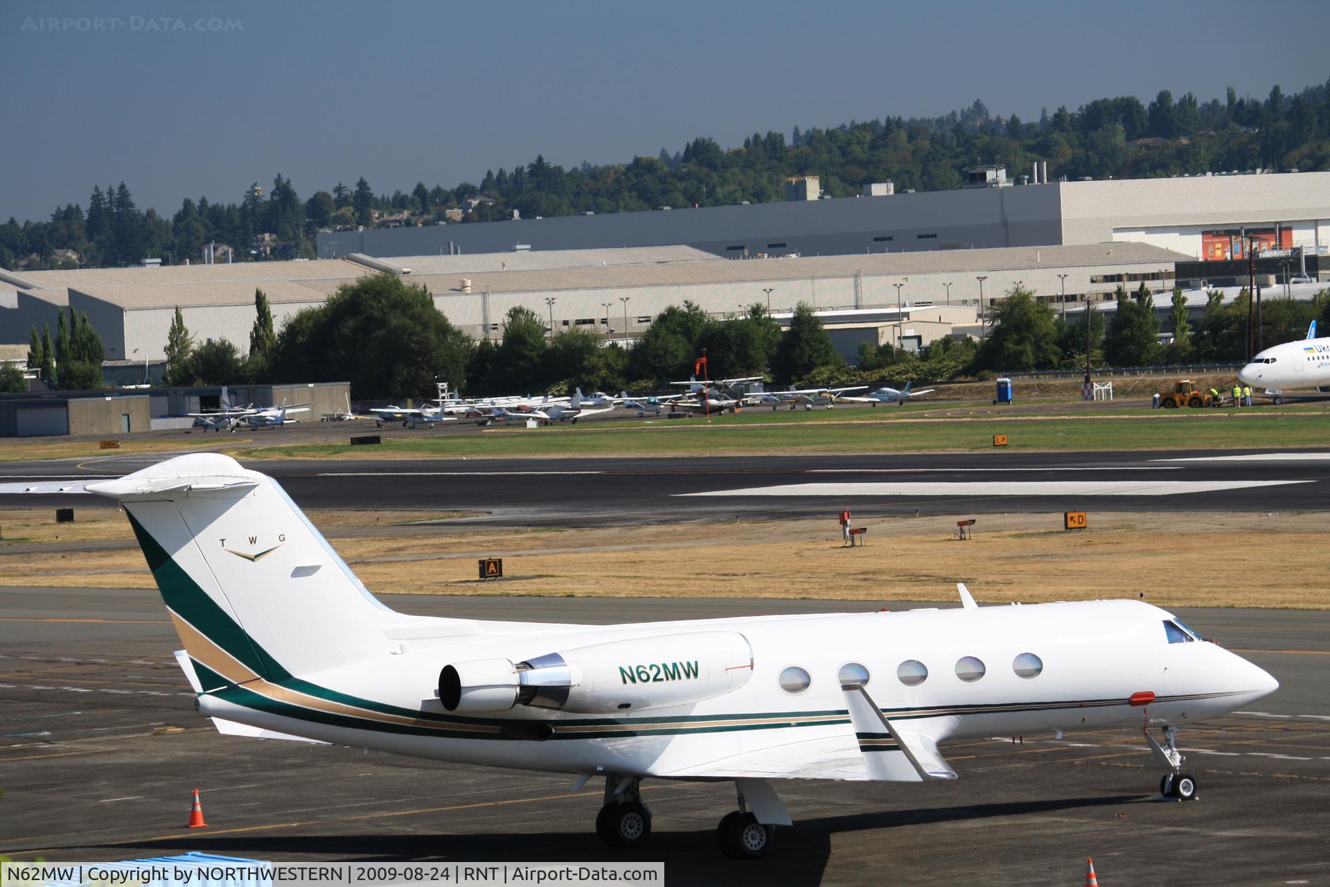 N62MW, 1986 Gulfstream Aerospace G-1159A Gulfstream III C/N 484, RENTON FIELD