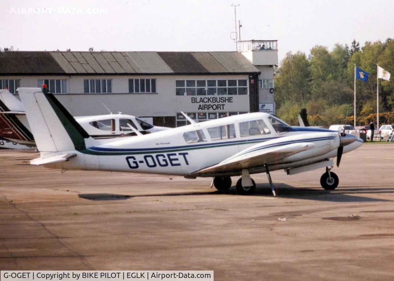 G-OGET, 1971 Piper PA-39 Twin Comanche C/R C/N 39-87, PHOTO LATE 80'S EARLY 90'S