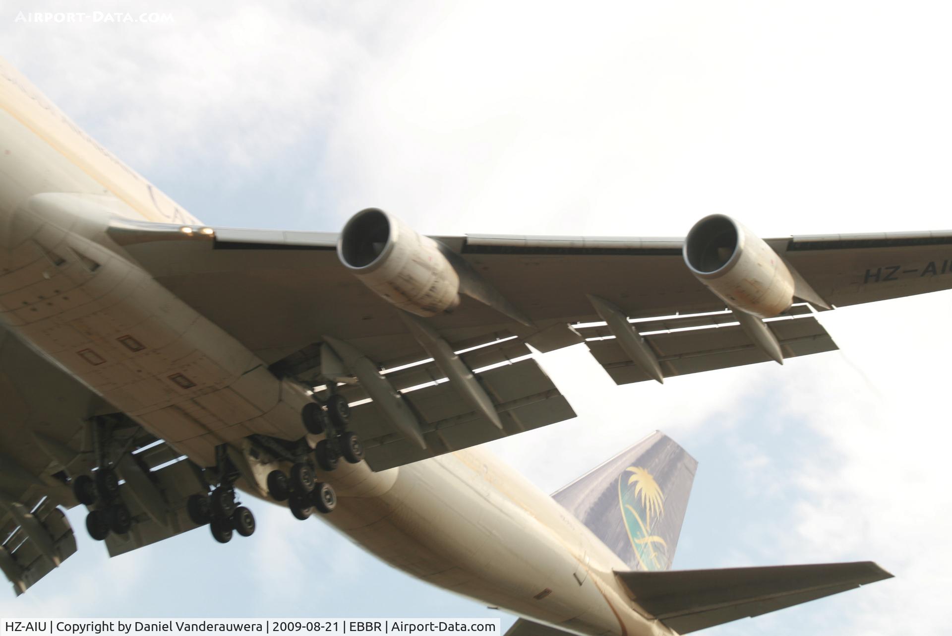 HZ-AIU, 1988 Boeing 747-268F C/N 24359/724, arrival of flight SV935 to rwy 25R
