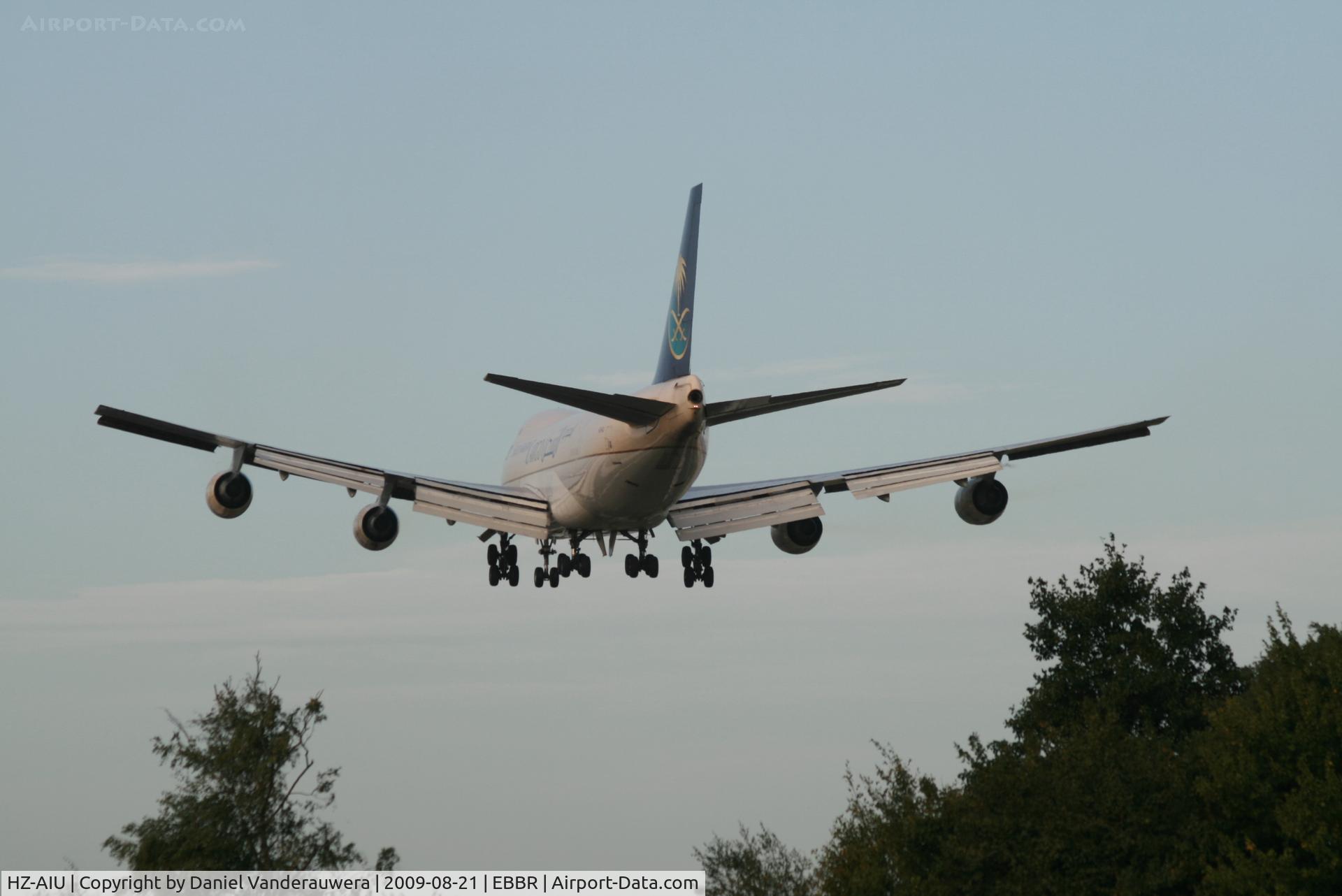 HZ-AIU, 1988 Boeing 747-268F C/N 24359/724, several seconds before landing on rwy 25R