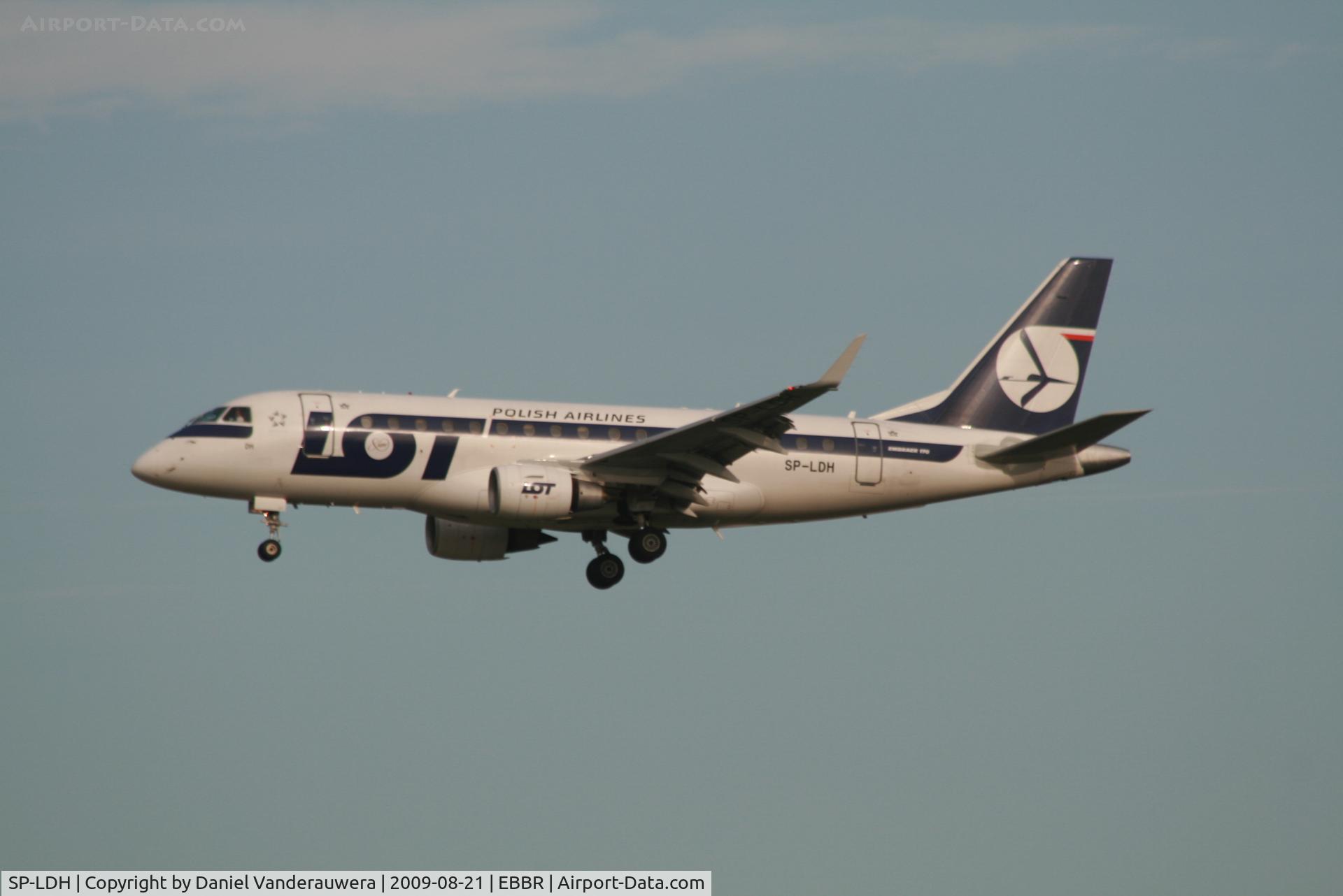 SP-LDH, 2005 Embraer 170LR (ERJ-170-100LR) C/N 17000069, arrival of flight LO235 to rwy 20
