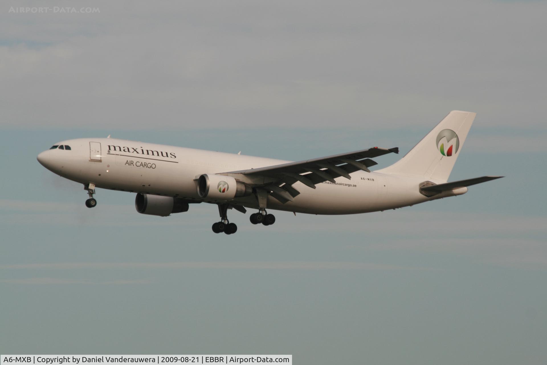 A6-MXB, 1996 Airbus A300B4-622F C/N 767, Flight MXU342 is descending to rwy 20