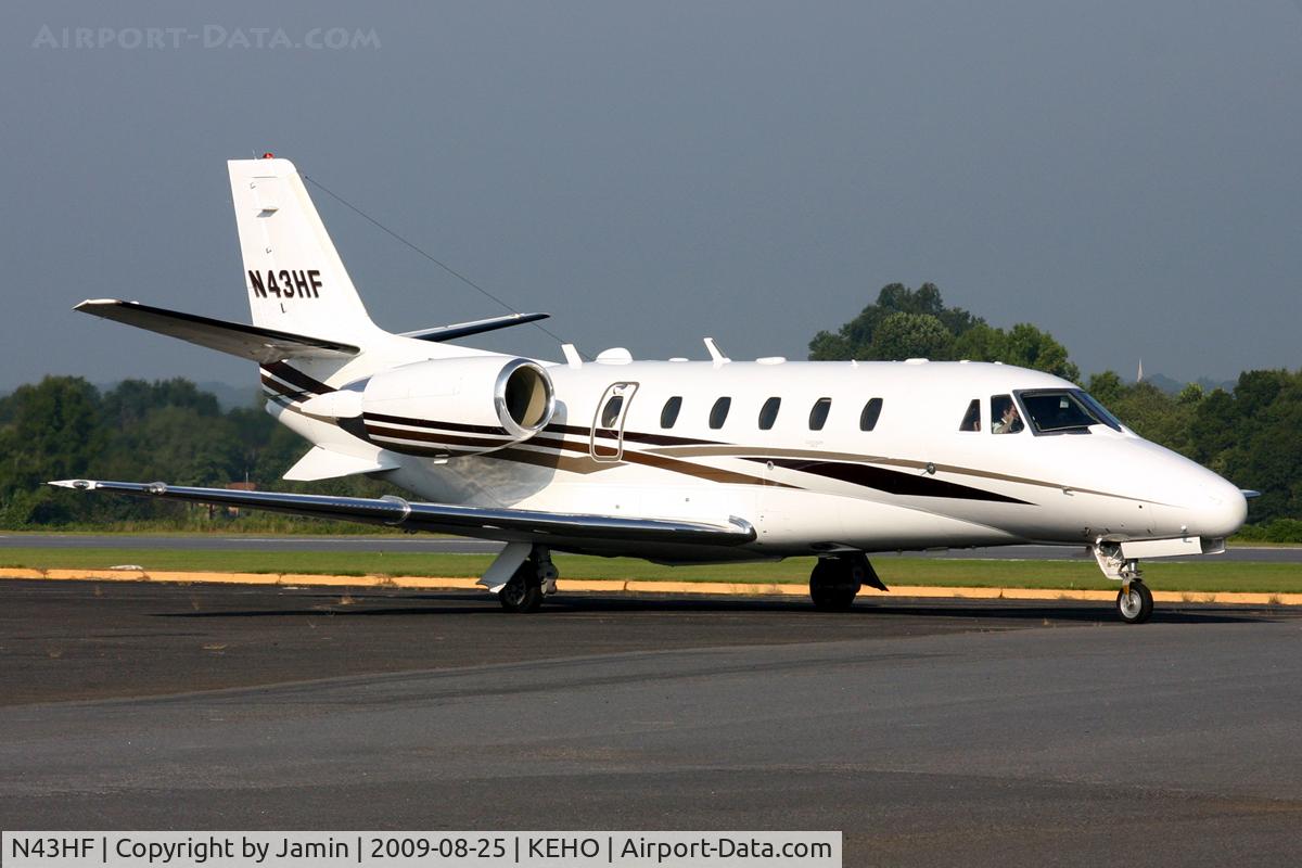 N43HF, 2004 Cessna 560XLS Citation Excel C/N 560-5519, It would appear that the copilot is on the phone.
