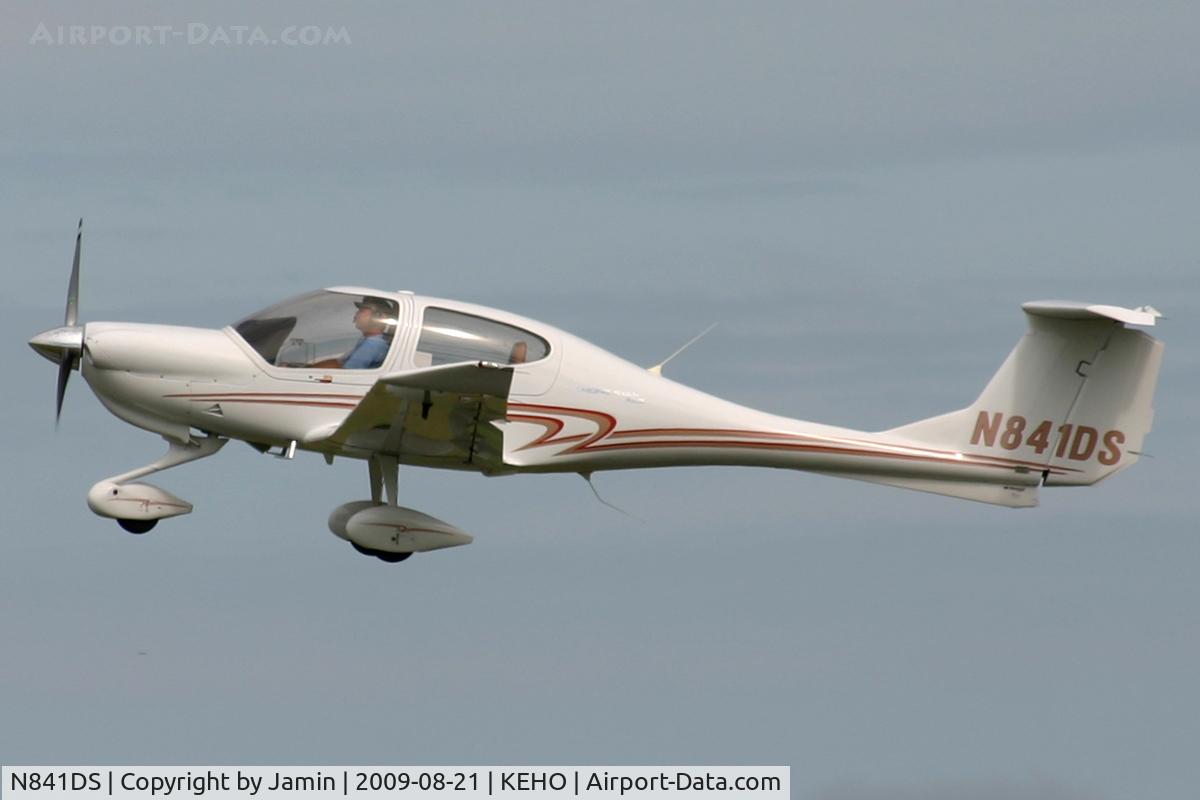 N841DS, 2007 Diamond DA-40 Diamond Star C/N 40.881, I love how reflective the underside of the wing is.