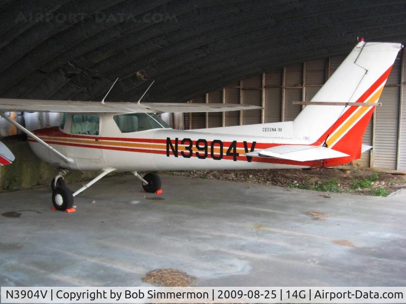 N3904V, 1975 Cessna 150M C/N 15076649, In her crib at Fremont, Ohio