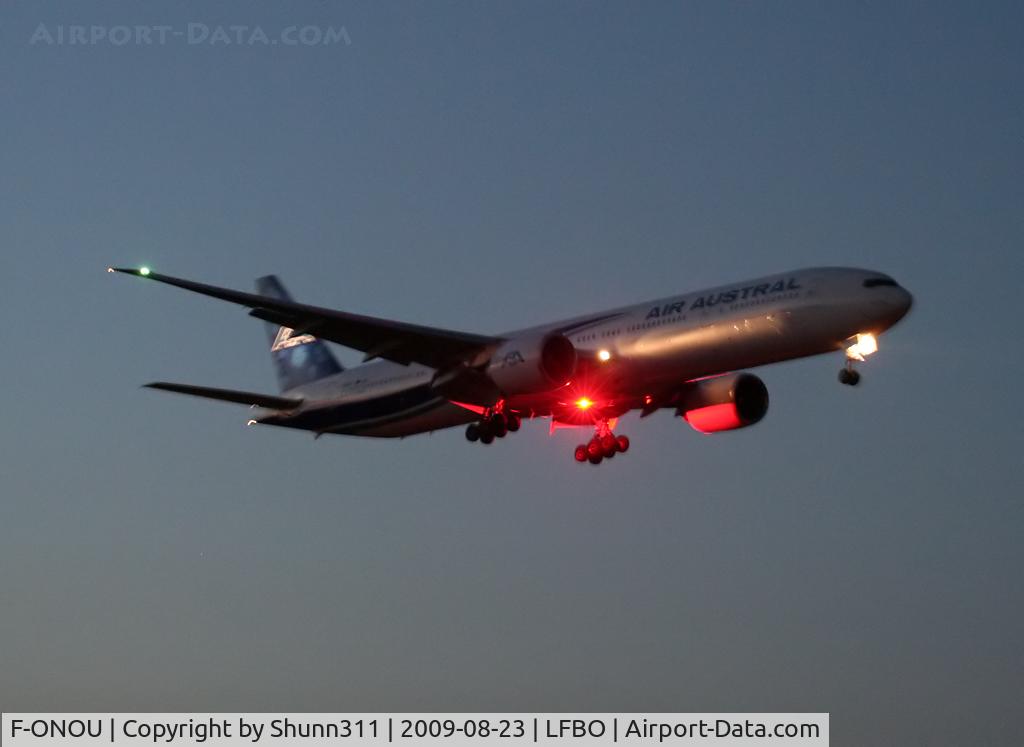 F-ONOU, 2009 Boeing 777-3Q8/ER C/N 35783, Landing rwy 14R... First time in LFBO...