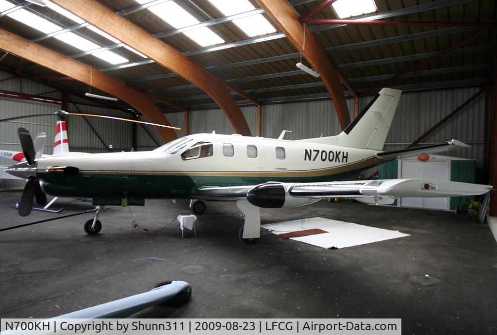 N700KH, 2002 Socata TBM-700 C/N 210, Hangared...