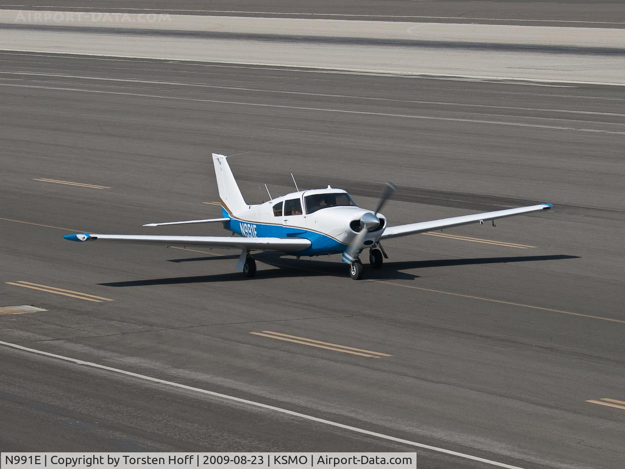 N991E, 1964 Piper PA-24-260 Comanche C/N 24-4083, N991E taxiing