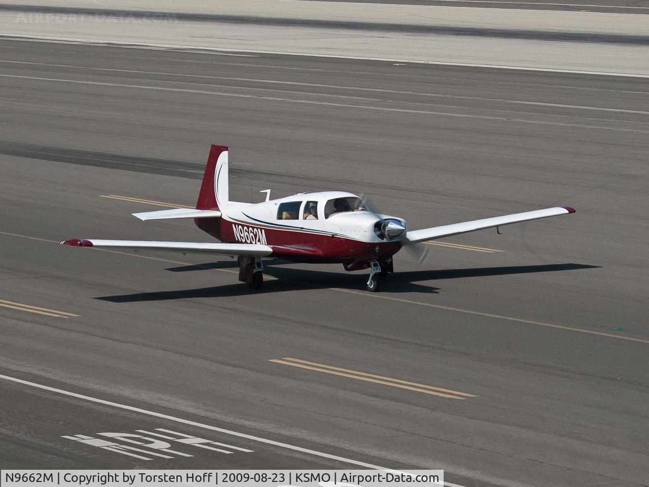 N9662M, 1966 Mooney M20F Executive C/N 670239, N9662M taxiing