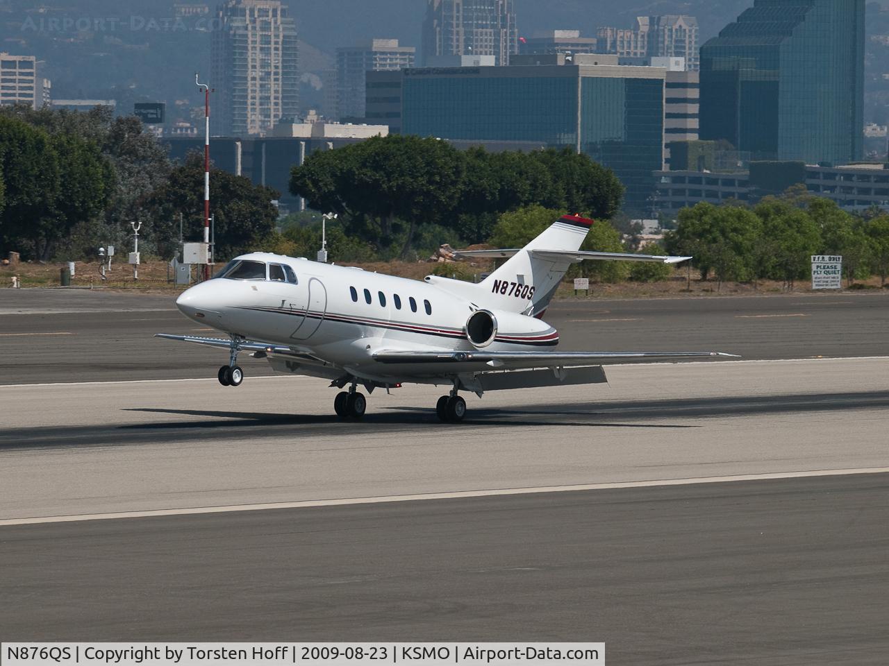 N876QS, 2002 Raytheon Hawker 800XP C/N 258586, N876QS arriving on RWY 21