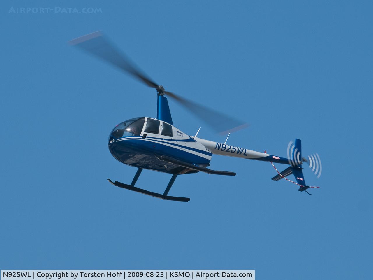 N925WL, 2004 Robinson R44 II C/N 10462, N925WL arriving on RWY 21