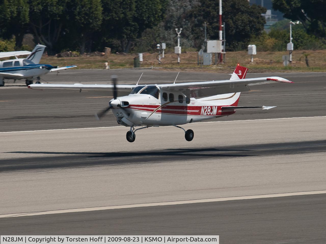 N28JM, 1979 Cessna P210N Pressurised Centurion C/N P21000431, N28JM arriving on RWY 21