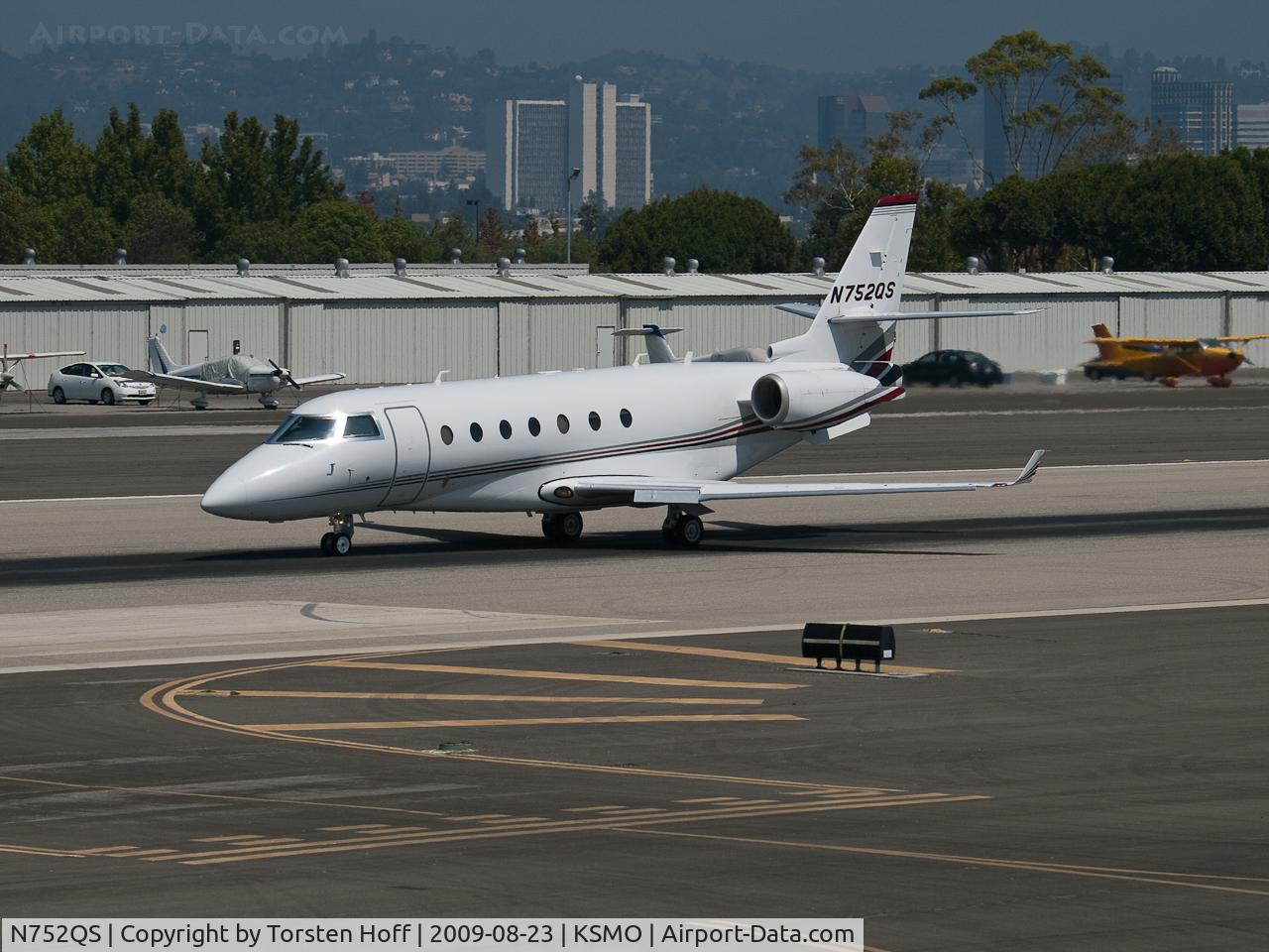 N752QS, 2006 Israel Aircraft Industries Gulfstream 200 C/N 152, N752QS departing from RWY 21