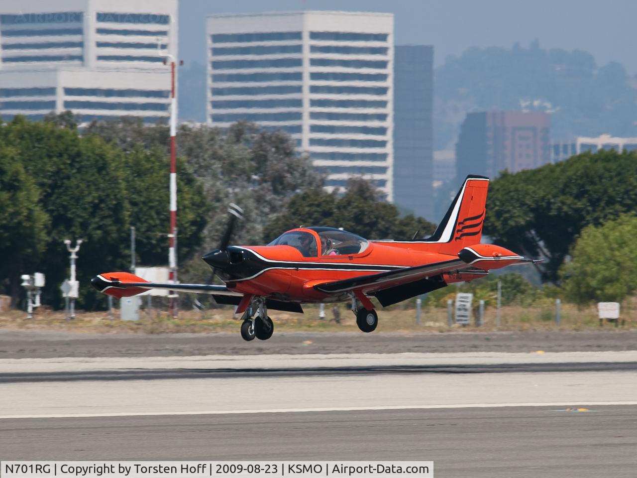 N701RG, SIAI-Marchetti F-260B C/N 11-10, N701RG arriving on RWY 21