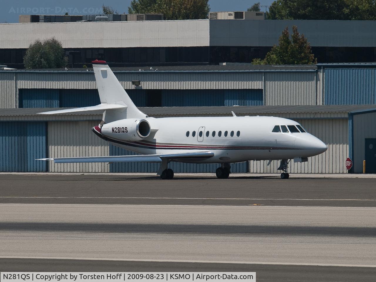 N281QS, 1999 Dassault Falcon 2000 C/N 81, N281QS taxiing