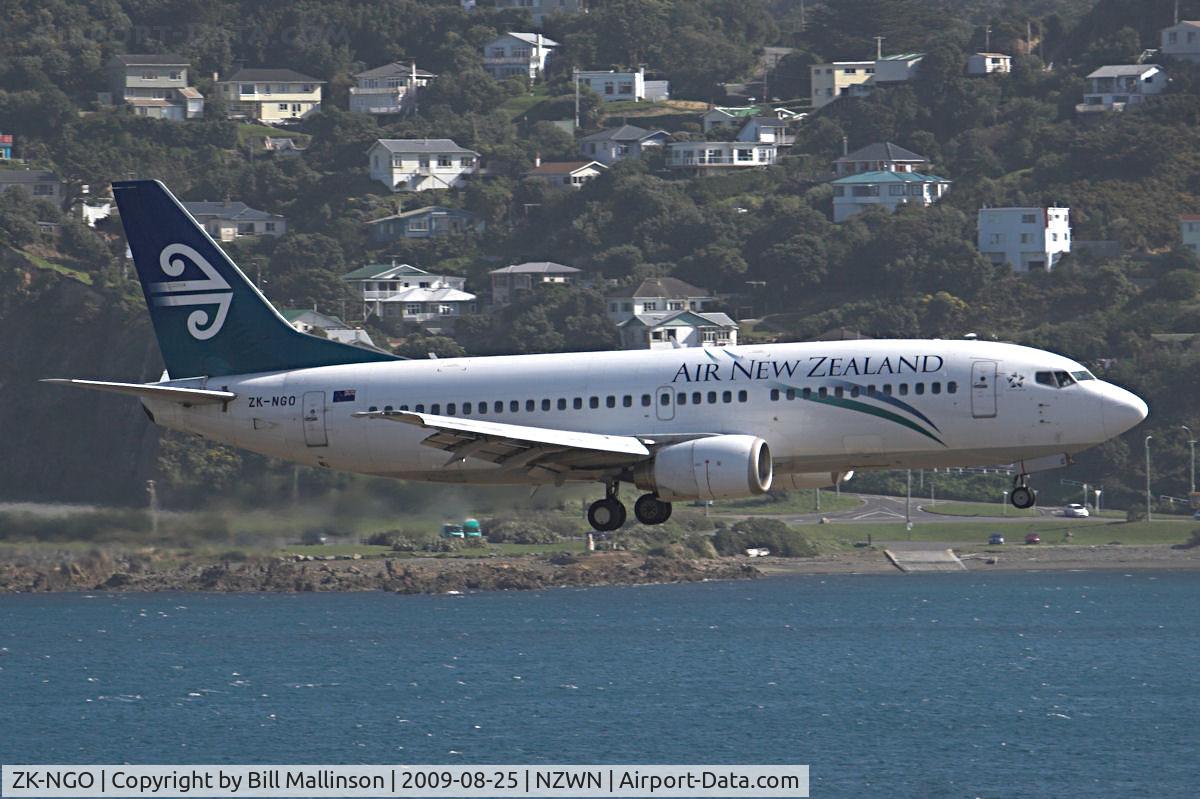 ZK-NGO, 1997 Boeing 737-37Q C/N 28548, Straight and level............now, after crabbing in