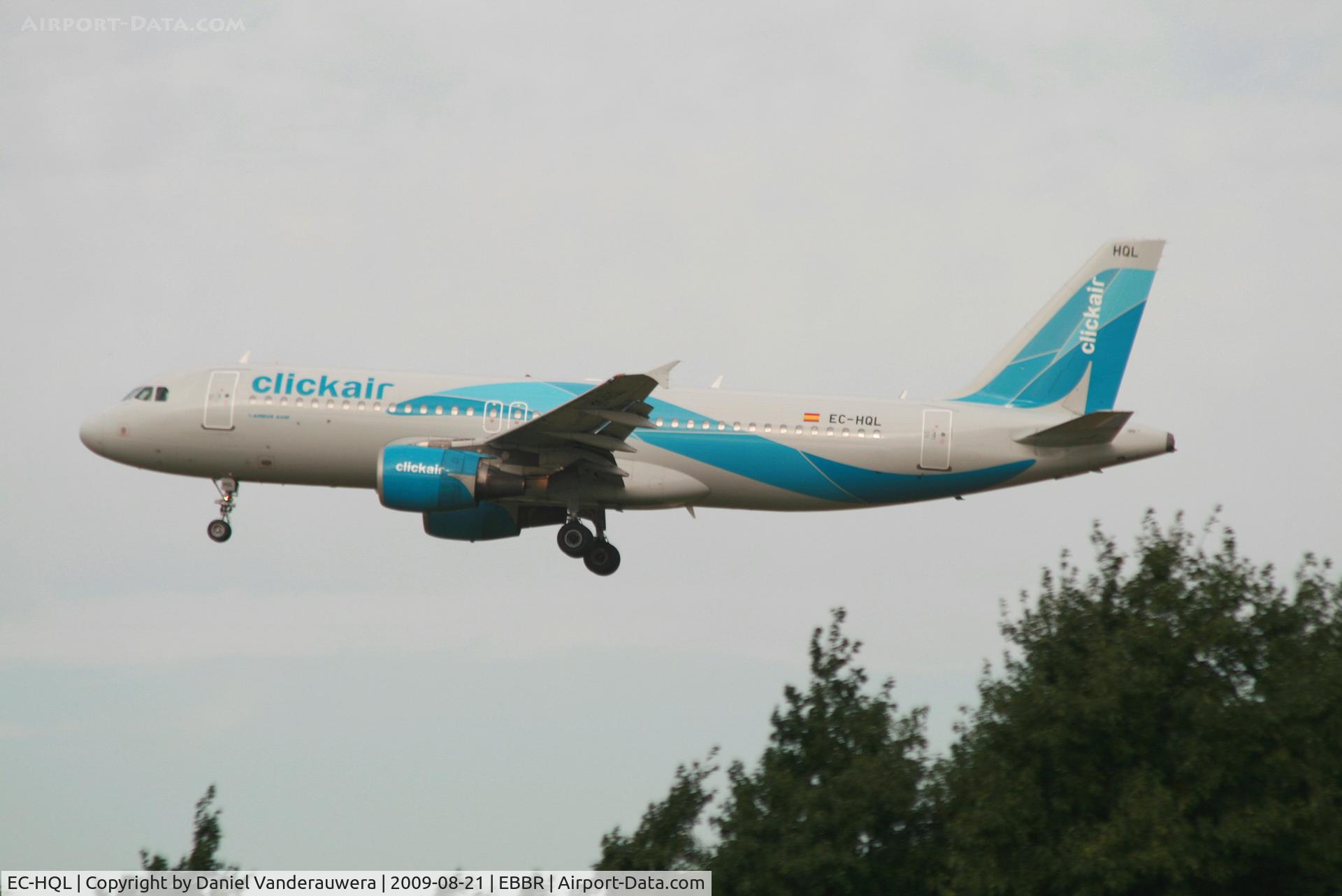 EC-HQL, 2001 Airbus A320-214 C/N 1461, flight VY7060 is descending to rwy 20
