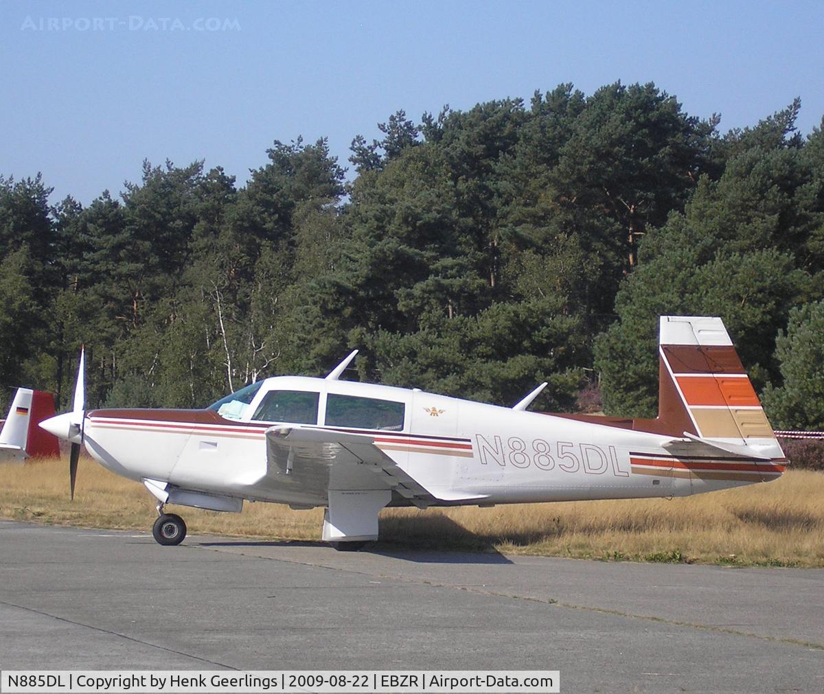 N885DL, 1980 Mooney M20K C/N 250479, Fly In Malle Airport , 22 Aug 2009