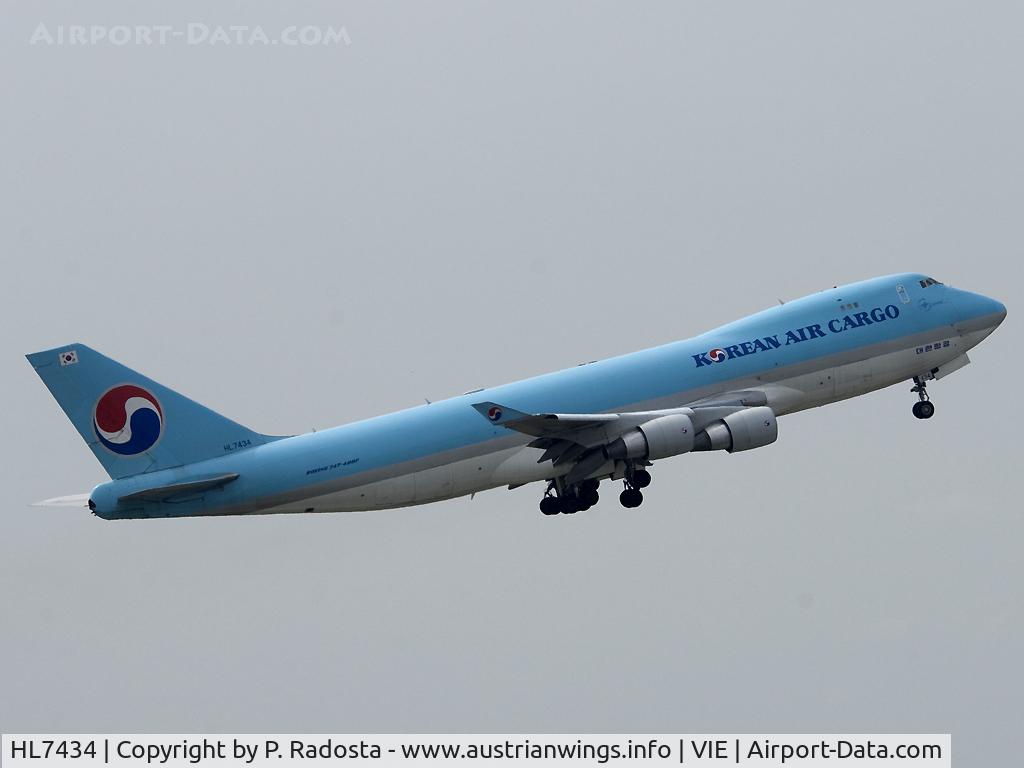 HL7434, 2002 Boeing 747-4B5F/SCD C/N 32809, One of the last 747 operators at VIE