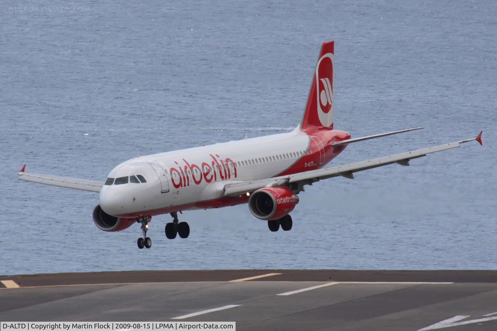 D-ALTD, 2001 Airbus A320-214 C/N 1493, .